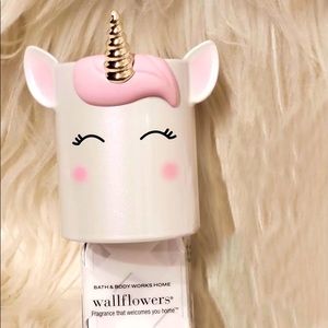 UNICORN TOPPER
Wallflowers Fragrance Plug